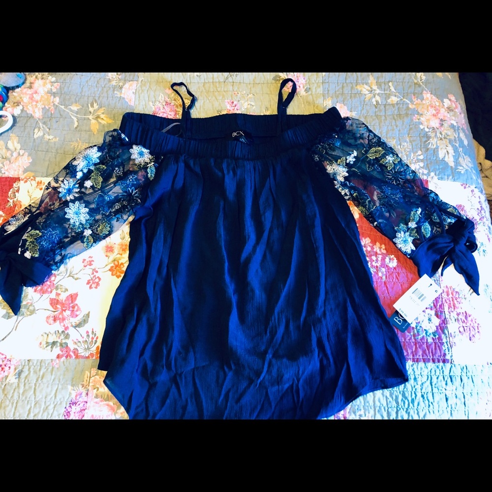 Beautiful blue embroidered flower shirt NWT